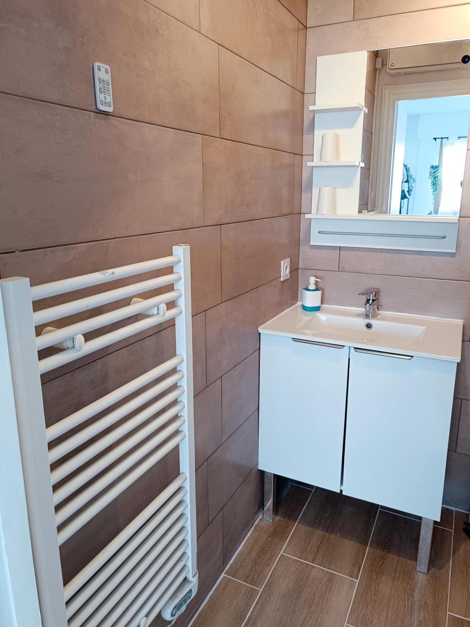2 Pieces Climatise Avec Balcon Dans Le Vieil Antibes, Residence Avec Ascenseur מראה חיצוני תמונה
